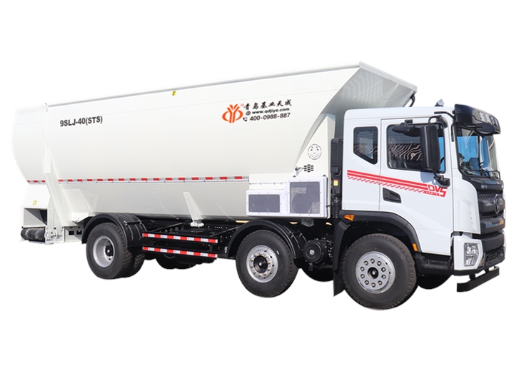 40方青贮转运撒料一体车